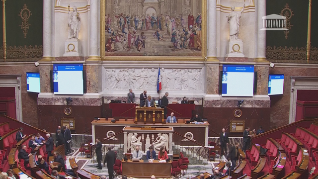 Chính phủ Pháp vượt qua "cửa ải" bất tín nhiệm, quyết tâm thông qua ngân sách 2026 - Ảnh 1.