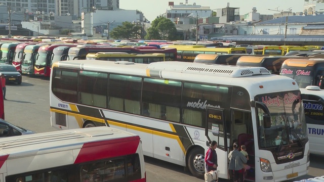 TP. Hồ Chí Minh: Tăng cường tàu xe, bảo đảm nhu cầu đi lại dịp Tết- Ảnh 4. TP. Hồ Chí Minh: Tăng cường tàu xe, bảo đảm nhu cầu đi lại dịp Tết- Ảnh 4.