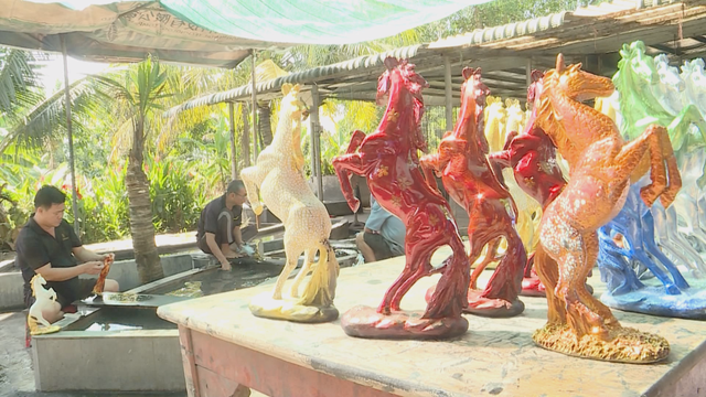 Ngựa Sơn Mài Tương Bình Hiệp Đón Năm Mới - Ảnh 3.