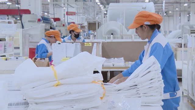 60 Giây ngày 3/1/2026 | Doanh nghiệp tăng tốc sản xuất đáp ứng đơn hàng xuất khẩu - Ảnh 1.