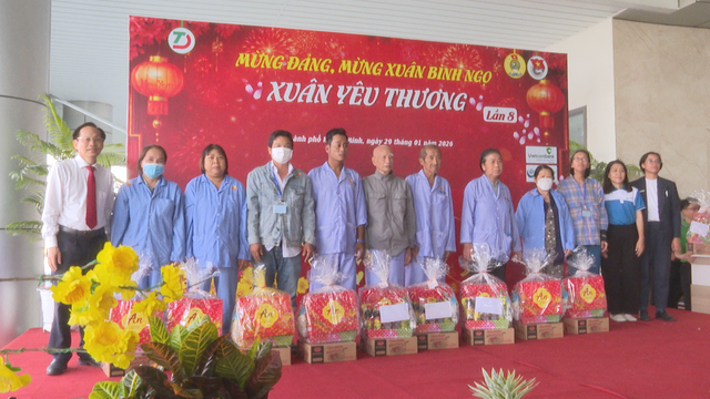 Mang xuân về cho những bệnh nhân nghèo trên địa bàn TP. Hồ Chí Minh - Ảnh 1.