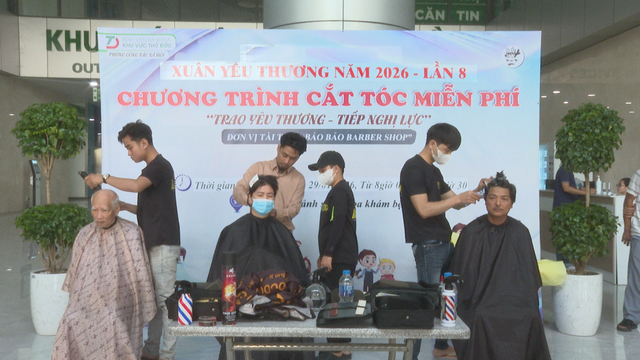 Mang xuân về cho những bệnh nhân nghèo trên địa bàn TP. Hồ Chí Minh - Ảnh 2.