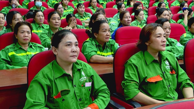 Xuân về bên những người lao động thầm lặng giữa phố thị - Ảnh 1.