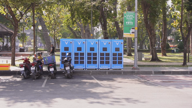 TP. Hồ Chí Minh: Đảm bảo vỉa hè thông thoáng cho người đi bộ khi lắp đặt tủ đổi pin - Ảnh 1.