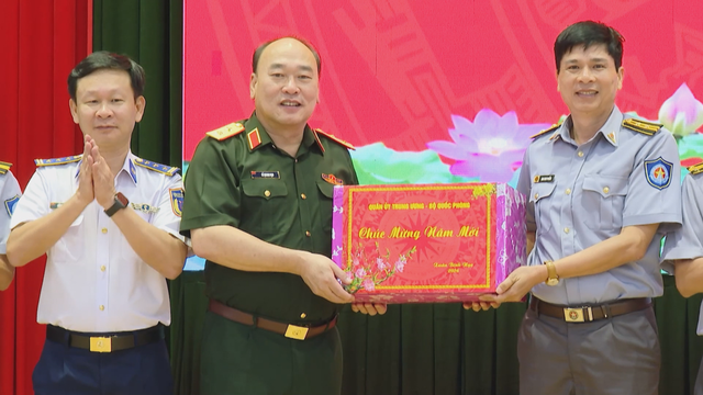 Trung tướng Lê Quang Đạo kiểm tra, chúc Tết Bộ Tư lệnh Vùng Cảnh sát biển 3 - Ảnh 3.