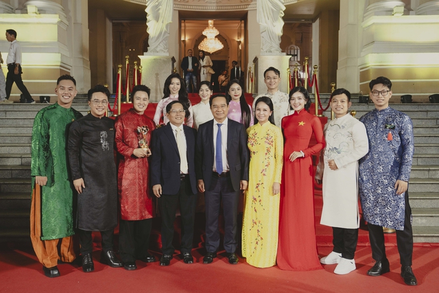 “Mùa Xuân TP. Hồ Chí Minh - Bước vào kỷ nguyên mới” nhận Giải Mai Vàng lần thứ 31 - Ảnh 1.