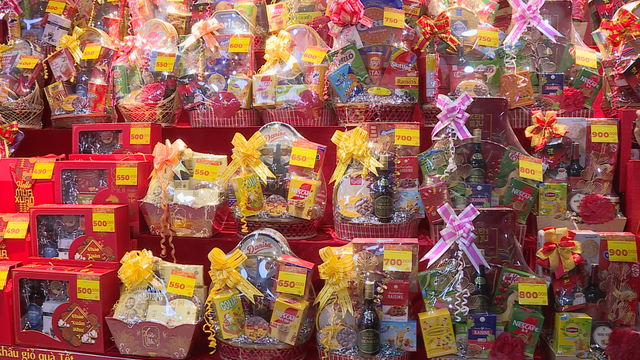 TP. Hồ Chí Minh: Nguồn cung hàng Tết Bính Ngọ tăng mạnh, nhiều mặt hàng giảm giá - Ảnh 3.