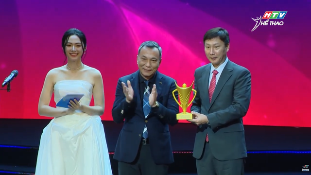 Xạ thủ Trịnh Thu Vinh lần thứ 2 liên tiếp được vinh danh là Nữ Vận động viên của năm- Ảnh 2. Xạ thủ Trịnh Thu Vinh lần thứ 2 liên tiếp được vinh danh là Nữ Vận động viên của năm- Ảnh 2.