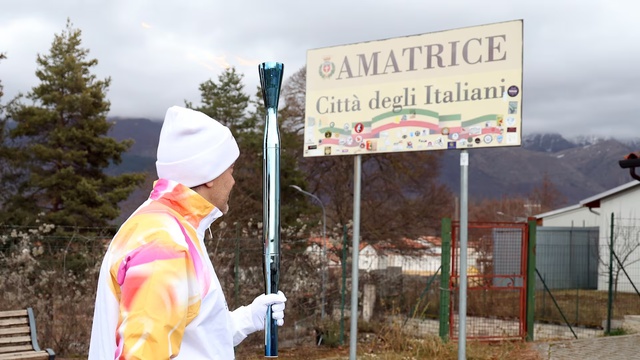 Ngọn đuốc Olympic mùa Đông 2026 trên đất Italia - Ảnh 1.