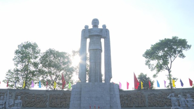 Lễ Khánh thành Bia Tưởng niệm cán bộ, chiến sĩ Biệt động Sài Gòn - Gia Định hy sinh trong cuộc tổng tiến công và nổi dậy Xuân Mậu Thân 1968- Ảnh 1.