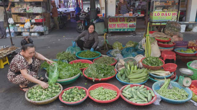 Giá rau, củ, quả ổn định tại chợ truyền thống - Ảnh 1.