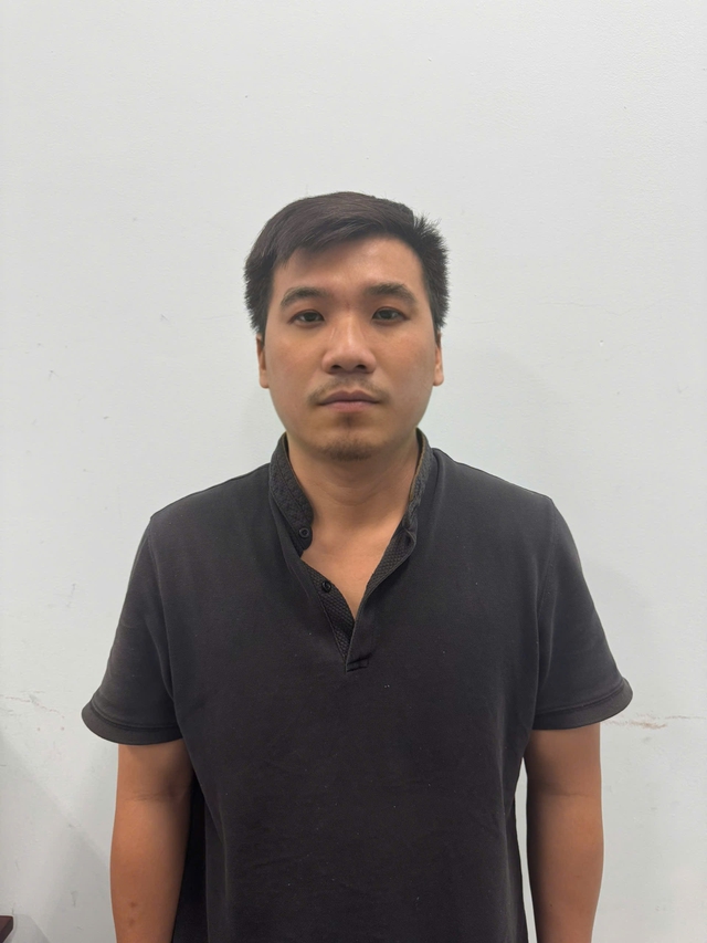 Khởi tố đối tượng gây rối trật tự công cộng, làm hư hỏng tài sản của tài xế xe công nghệ tại phường Hạnh Thông - Ảnh 1.