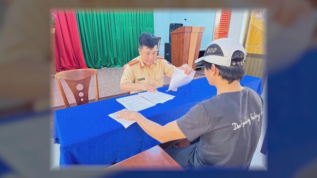 60 Giây ngày 7/1/2026 | Giới trẻ TP. Hồ Chí Minh háo hức đón tết sớm, check-in vườn hoa tết tại công viên Ba Son - Ảnh 6.