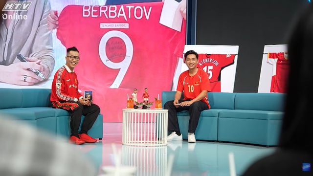 9PM Show - Chuyện chưa kể - Tập 5: MC Hoàng Rapper: Từ fan M.U đến nhà sưu tầm áo đấu - Ảnh 2.