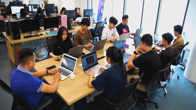 TP. Hồ Chí Minh đẩy mạnh đột phá thể chế, dẫn dắt đổi mới sáng tạo và chuyển đổi số - Ảnh 2.