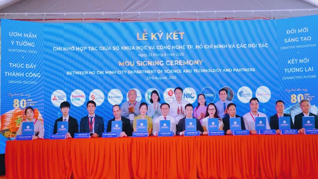 TP. Hồ Chí Minh đẩy mạnh đột phá thể chế, dẫn dắt đổi mới sáng tạo và chuyển đổi số - Ảnh 4.