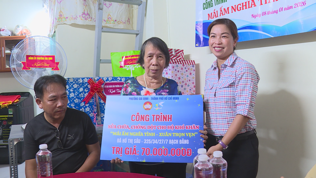 Bàn giao nhà cho người dân có hoàn cảnh khó khăn - Ảnh 1.