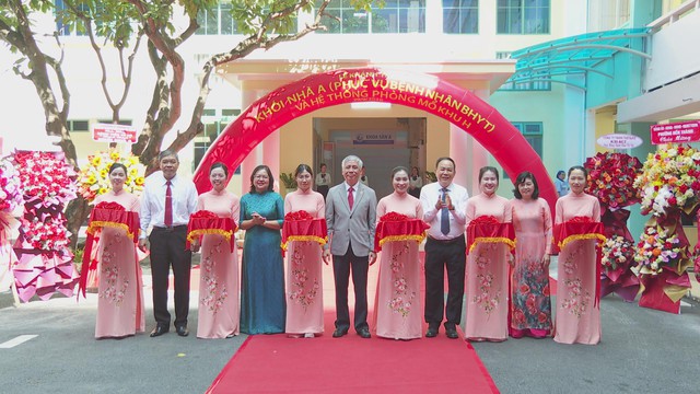 Người dân hưởng lợi BHYT từ các công trình cải tạo tại Bệnh viện Từ Dũ - Ảnh 1.