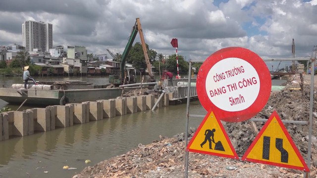 TP. Hồ Chí Minh: Cận cảnh loạt cầu Kênh Ngang giúp người dân thoát cảnh đi vòng - Ảnh 2.