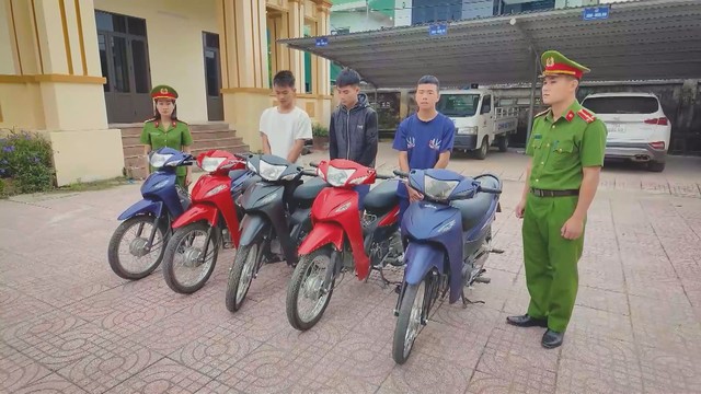 TP. Hồ Chí Minh: Triều cường gây ngập nhiều tuyến đường tại phường Thủ Dầu Một | 60 Giây Sáng ngày 13/10/2026 - Ảnh 3.