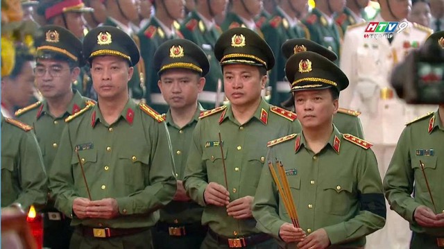Trực tiếp: Lễ viếng, lễ truy điệu hài cốt liệt sĩ đã anh dũng hy sinh vì độc lập, tự do của Tổ quốc Việt Nam xã hội chủ nghĩa: Ngày hôm nay các Anh đã trở về - Ảnh 14.