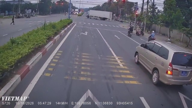 TP. Hồ Chí Minh: Xe tải cán người, tài xế kéo nạn nhân ra khỏi gầm rồi bỏ đi- Ảnh 1.