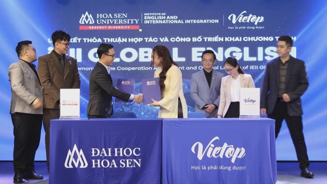 Lễ ký kết hợp tác giữa đại diện Đại học Hoa Sen và Vietop English - Ảnh 2.