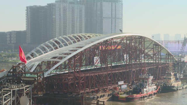 Hợp long cầu đi bộ đi qua Sông Sài Gòn - Dấu ấn kỹ thuật, nối nhịp đô thị - Ảnh 1.