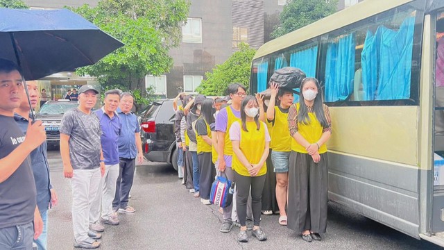 Cabin xe tải gãy gập khi xuống dốc làm một người tử vong | 60 Giây Sáng ngày 26/10/2026 - Ảnh 2.