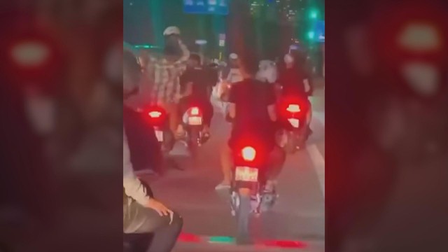 TP. Hồ Chí Minh: Truy bắt nhóm thanh thiếu niên đuổi đánh, chém người giữa đường - Ảnh 2.
