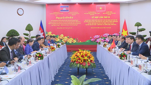 Hội đàm giữa Bộ Quốc phòng Việt Nam và Hội đồng Quốc gia Mặt trận Đoàn kết Phát triển Tổ quốc Campuchia | Thời sự trưa HTV ngày 3/10/2026 - Ảnh 2.