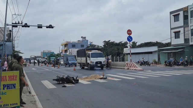 Đồng Tháp: Xe tải va chạm xe máy trên tỉnh lộ 870, một người tử vong - Ảnh 4.