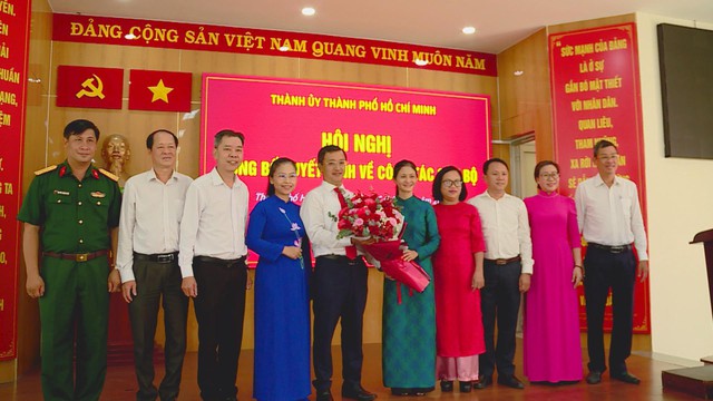 Công bố quyết định về công tác cán bộ tại phường Thạnh Mỹ Tây | Thời sự trưa HTV ngày 5/10/2026- Ảnh 1.