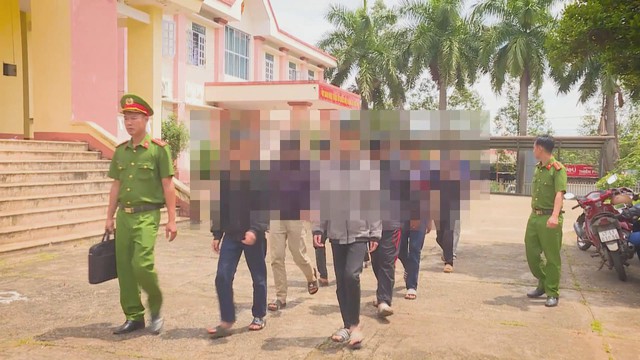Đắk Lắk: Học sinh mang hung khí giải quyết mâu thuẫn trên mạng - Ảnh 2.
