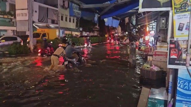 TP. Hồ Chí Minh cảnh báo 122 điểm ngập mùa mưa | Thời sự trưa HTV ngày 7/10/2026 - Ảnh 1.