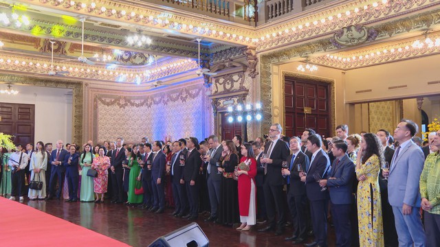 Lãnh đạo TP. Hồ Chí Minh gặp mặt các cơ quan đại diện nước ngoài - Ảnh 2.