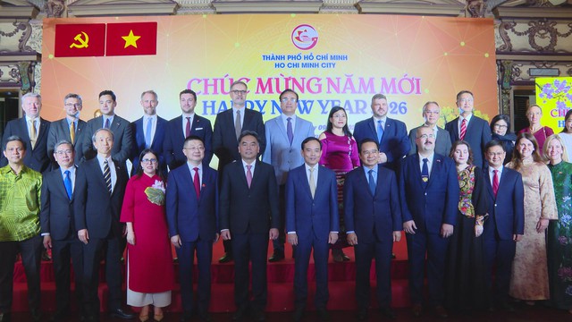 Lãnh đạo TP. Hồ Chí Minh gặp mặt các cơ quan đại diện nước ngoài - Ảnh 1.