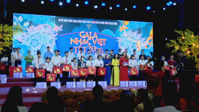 Thời sự Trưa HTV ngày 11/2/2026 | Bộ Tư lệnh Lăng Chủ tịch Hồ Chí Minh thăm, chúc Tết TP. Hồ Chí Minh  - Ảnh 2.