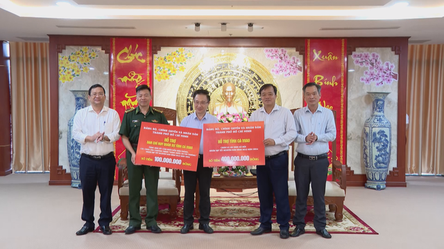 TP. Hồ Chí Minh trao tặng quà Tết tại tỉnh Cà Mau - Ảnh 1.