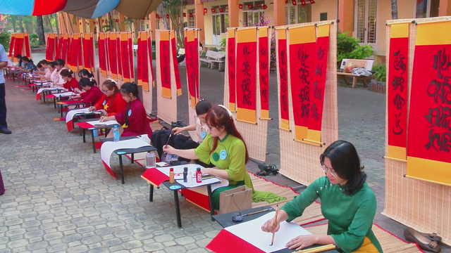 Hơn 500 gian hàng hội tụ tại Chợ hoa Tết lớn nhất Quận 8 - Ảnh 5.