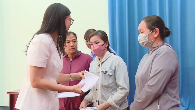 Bình Dương: Lan tỏa yêu thương từ những "Phiên chợ Tết 0 đồng" - Ảnh 4.