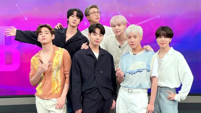 BTS mang "cơn địa chấn" trở lại Singapore sau 7 năm - Ảnh 1.