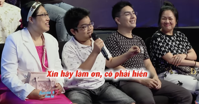 Cậu bé 12 tuổi đi tìm mẹ kế tại "Bạn muốn hẹn hò" - Ảnh 2.