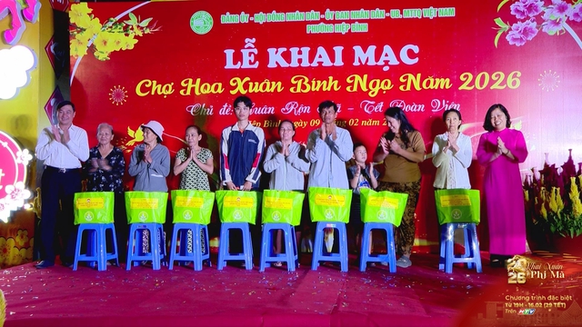 Khai mạc chợ hoa xuân phường Hiệp Bình năm 2026 - Ảnh 2.