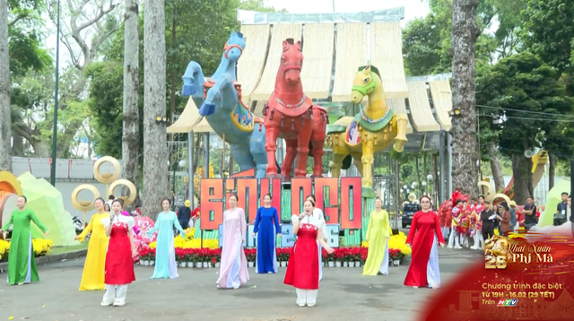 Linh vật Ngựa Bính Ngọ "lộ diện" tại Hội Hoa Xuân Tao Đàn lần thứ 46 - Ảnh 6.