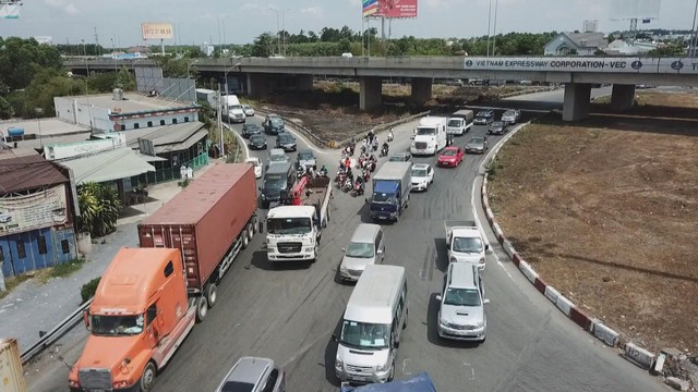 60 Giây ngày 12/2/2026 | Trạm dừng chân nghĩa tình, tặng nước, vá xe miễn phí cho người dân về quê đón Tết- Ảnh 7.