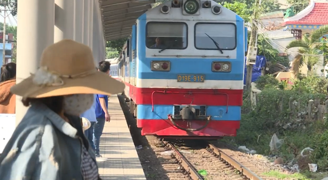 Ga Dĩ An rộn ràng hành trình đoàn viên những ngày giáp Tết - Ảnh 5.