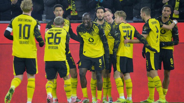 Vòng 22 Bundesliga: Borussia Dortmund áp sát Bayern Munich - Ảnh 1.