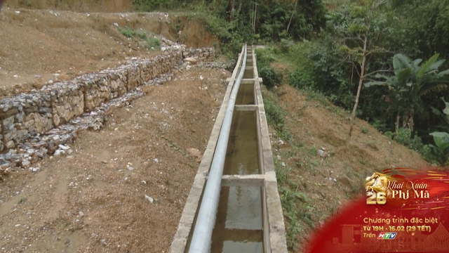 Dòng nước “nghĩa tình” hồi sinh ruộng đồng Minh Quang trước thềm Tết Bính Ngọ - Ảnh 1.