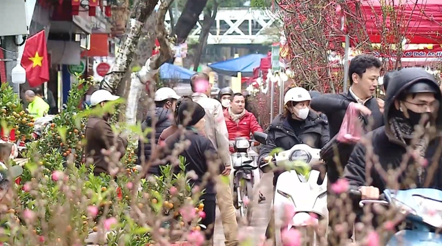 Chợ hoa Hàng Lược: Phiên chợ hơn 100 năm tuổi giữa lòng phố cổ- Ảnh 6.